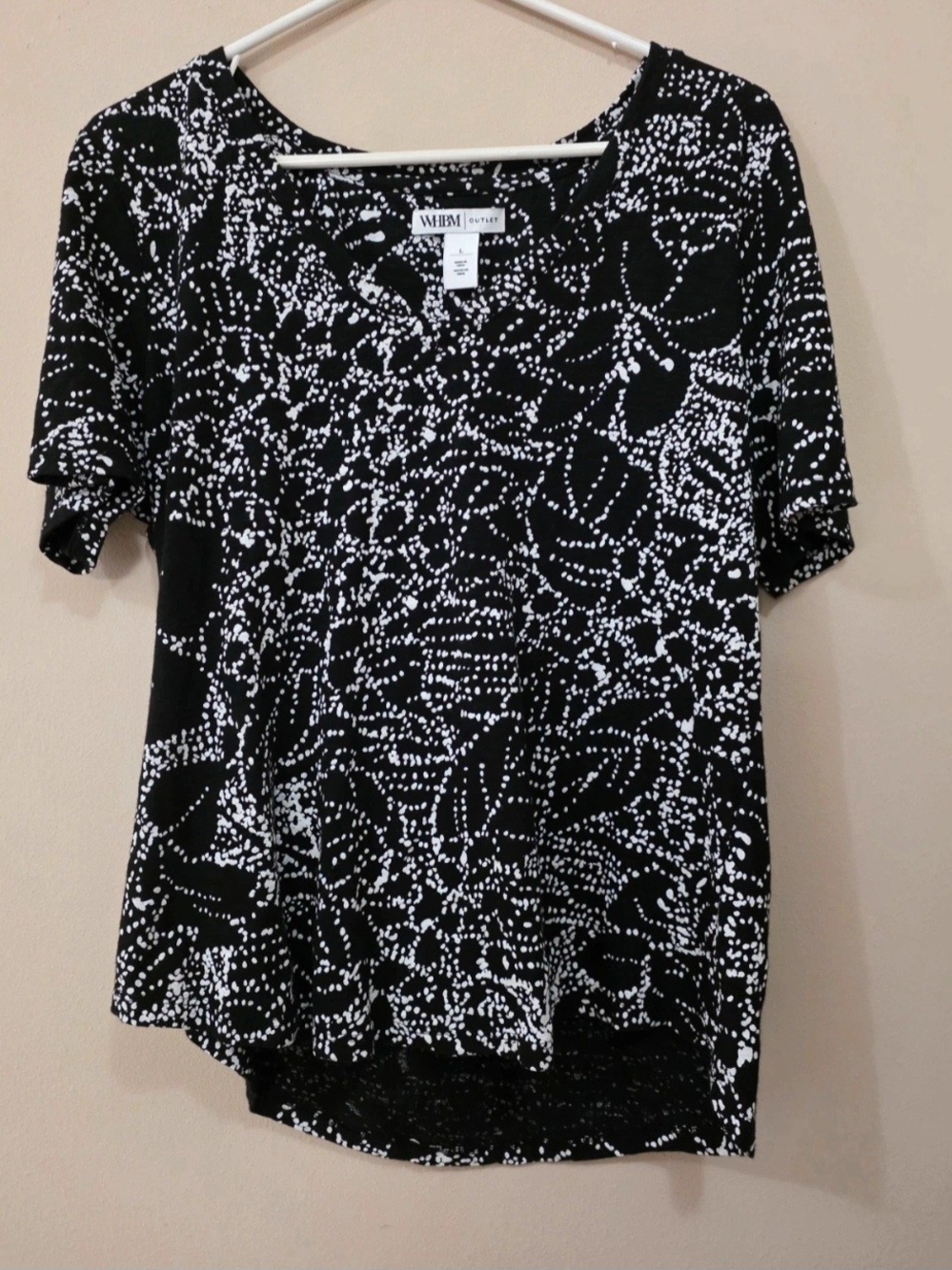 White House Black Market Black & White Dot-Pattern V-Neck Short Sleeve Top